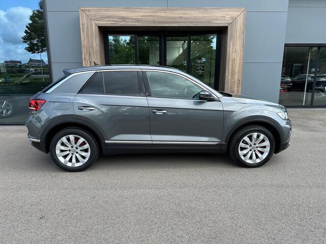 Volkswagen T-Roc 1.5 TSI 150pk Sport | Led | Dode hoek | Trekhaak | Carplay | incl. 1 jaar Bovag garantie