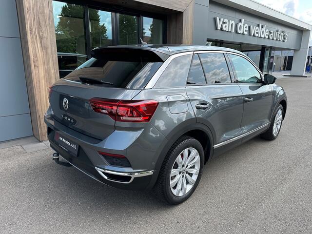 Volkswagen T-Roc 1.5 TSI 150pk Sport | Led | Dode hoek | Trekhaak | Carplay | incl. 1 jaar Bovag garantie
