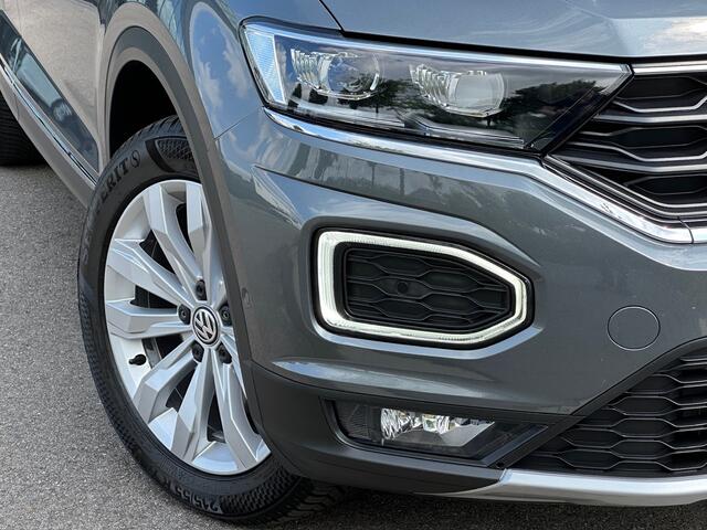 Volkswagen T-Roc 1.5 TSI 150pk Sport | Led | Dode hoek | Trekhaak | Carplay | incl. 1 jaar Bovag garantie