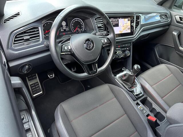 Volkswagen T-Roc 1.5 TSI 150pk Sport | Led | Dode hoek | Trekhaak | Carplay | incl. 1 jaar Bovag garantie