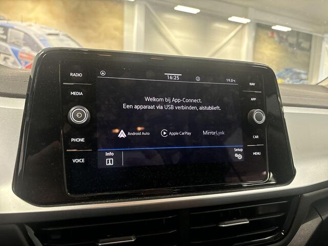 Volkswagen T-Roc 1.5 Tsi 150pk DSG Life · Apple/Android Car Play · Navi · P-Sensoren · Park Assist · Verkeersbord Herkenning · 18'' Inch · Garantie t/m 18-01-2027 of 100.000km
