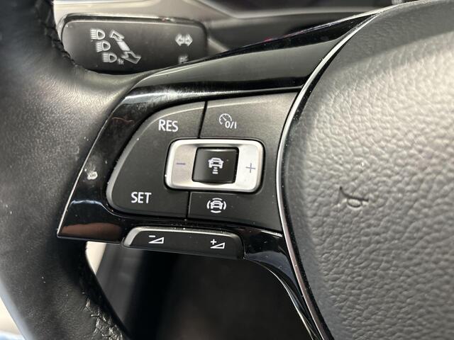 Volkswagen T-Roc 1.5 Tsi 150pk DSG Style · Apple/Android Car Play · Camera · Trekhaak · P-Sensoren · Navi · 18'' Inch ·