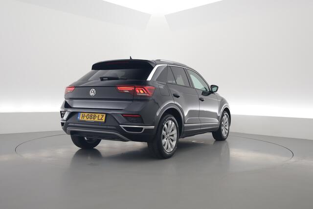Volkswagen T-Roc 1.5 TSI Sport | CarPlay | Dodehoek. | Adapt. Cruise | Camera