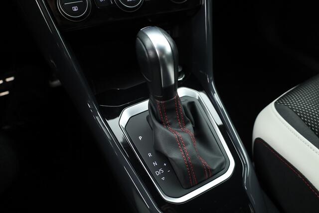 Volkswagen T-Roc 1.5 TSI Sport | CarPlay | Dodehoek. | Adapt. Cruise | Camera