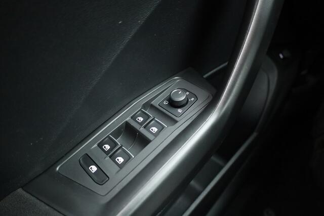 Volkswagen T-Roc 1.5 TSI Sport | CarPlay | Dodehoek. | Adapt. Cruise | Camera
