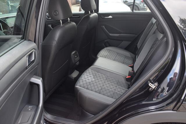 Volkswagen T-Roc 1.5 TSI 150pk DSG R-Line | Panoramadak | Trekhaak
