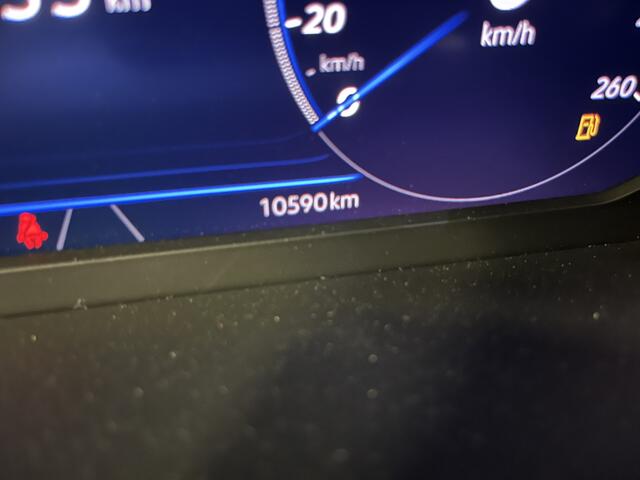 Volkswagen T-Roc 1.5 TSI R-Line / AUTOMAAT/ PANO/ 2X R-LINE/ GARANTIE TM 12-2028/ PARK. SENSOREN + CAMERA/ APP-CONNECT/ ADAPT. CRUISE/ KEYLESS/ 19" LMV/ STOEL-STUUR VERWARM.