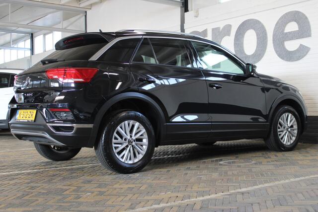 Volkswagen T-Roc 1.0 TSI Style | Incl. 12 maanden garantie | Adaptieve cruise control | Climate control | Apple carplay/Android auto | DAB radio | Navigatie | Parkeersensoren |