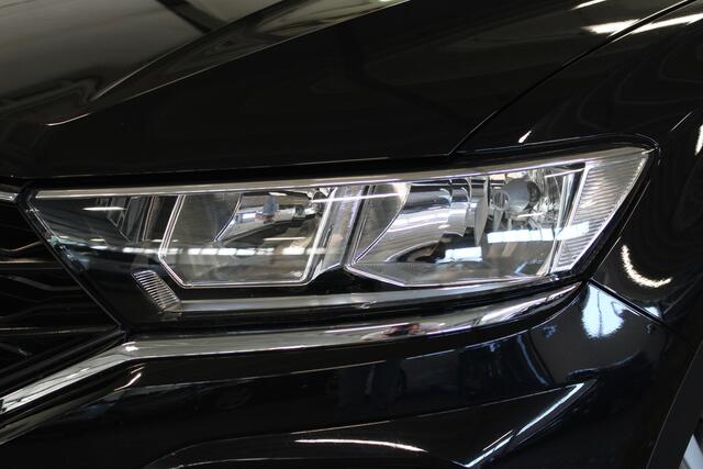 Volkswagen T-Roc 1.0 TSI Style | Incl. 12 maanden garantie | Adaptieve cruise control | Climate control | Apple carplay/Android auto | DAB radio | Navigatie | Parkeersensoren |