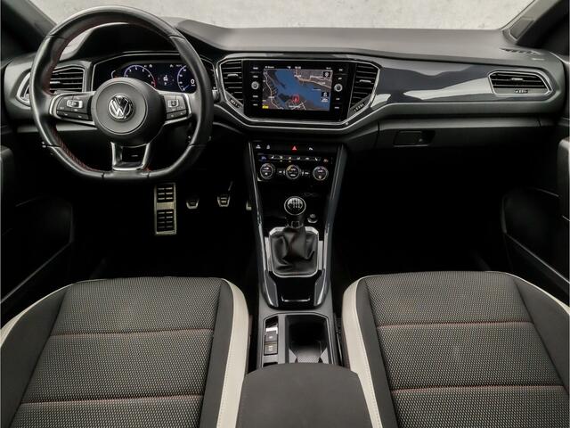 Volkswagen T-Roc 1.5 TSI Sport 150Pk (VIRTUAL COCKPIT, APPLE CARPLAY, GROOT NAVI, CAMERA, LED KOPLAMPEN, SPORTSTOELEN, ADAPTIVE CRUISE, MODE KNOP, STOELVERWARMING, NIEUWE APK, NIEUWSTAAT)