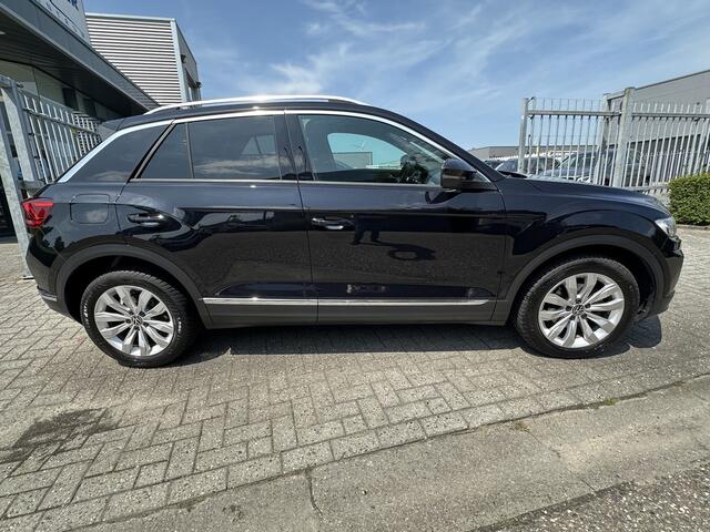 Volkswagen T-Roc 1.5 TSI Style Trekhaak | Navi | Camera | Stoelverw. | LED | DAB