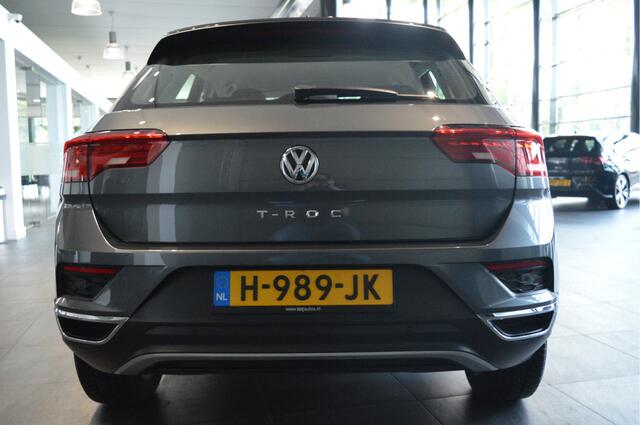 Volkswagen T-Roc 1.0 TSI Style navi clima camera led pdc trekhaak 17 inch !!