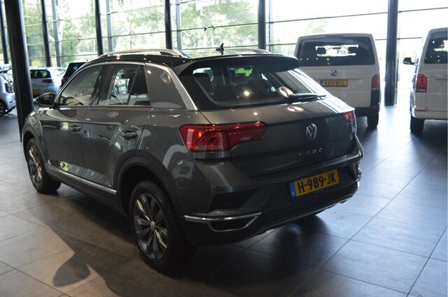 Volkswagen T-Roc 1.0 TSI Style navi clima camera led pdc trekhaak 17 inch !!