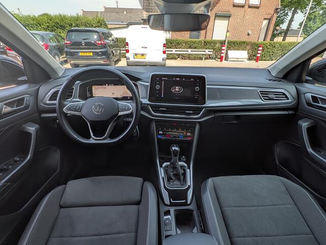 Volkswagen T-Roc 1.5 TSI Style, Trekhaak,Navi,dig dashboard.