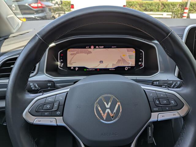 Volkswagen T-Roc 1.5 TSI Style, Trekhaak,Navi,dig dashboard.