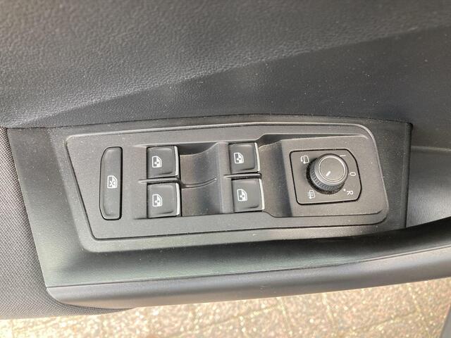 Volkswagen T-Roc 1.5 TSI 150pk DSG Sport · Navigatie · Parkeersensoren · Trekhaak afneembaar ·