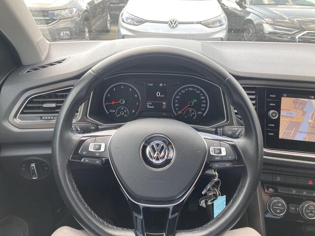 Volkswagen T-Roc 1.5 TSI 150pk DSG Sport · Navigatie · Parkeersensoren · Trekhaak afneembaar ·