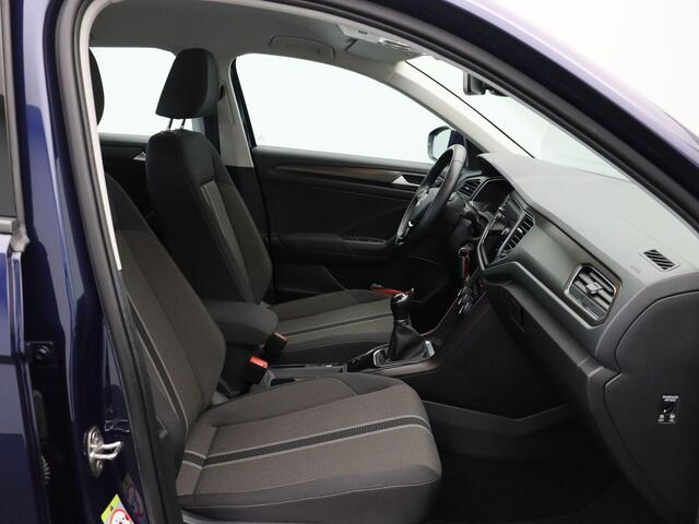 Volkswagen T-Roc 1.0 TSI Style | 17 inch Velgen | Climate Control | Navigatie | Parkeersensoren voor en achter |