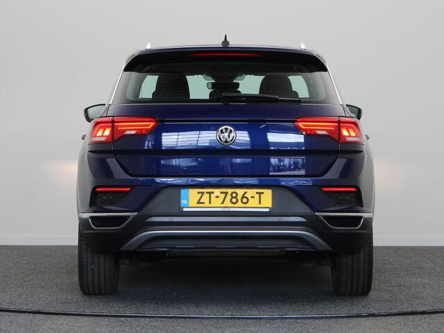 Volkswagen T-Roc 1.0 TSI Style | 17 inch Velgen | Climate Control | Navigatie | Parkeersensoren voor en achter |