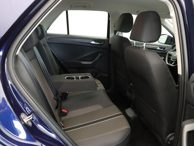 Volkswagen T-Roc 1.0 TSI Style | 17 inch Velgen | Climate Control | Navigatie | Parkeersensoren voor en achter |