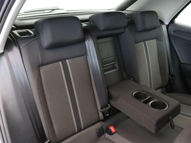 Volkswagen T-Roc 1.0 TSI Style | 17 inch Velgen | Climate Control | Navigatie | Parkeersensoren voor en achter |