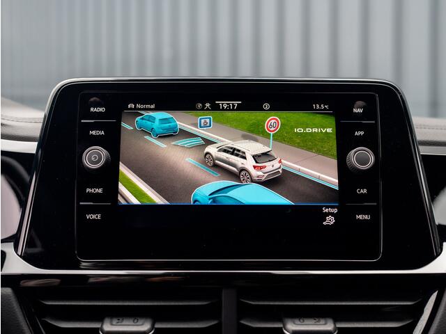 Volkswagen T-Roc 1.5 TSI R-Line Business | Side Assist | Keyless | Elk A-klep | IQ Light | Camera | Prijs Rijklaar!!