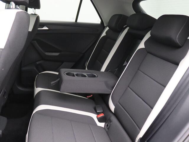 Volkswagen T-Roc 1.5 TSI Sport 150PK DSG Adaptieve Cruise Controle, Achteruitrijcamera, Alarm, Navi, Virtual Cockpit, Stoelverwarming, 17" LM velgen