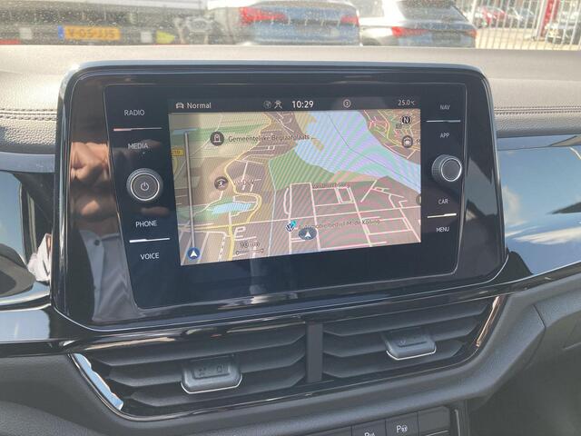 Volkswagen T-Roc 1.5 TSI 150pk DSG R-Line Blackstyle · Panoramadak · Camera + Parkeersensoren · Beats Audio