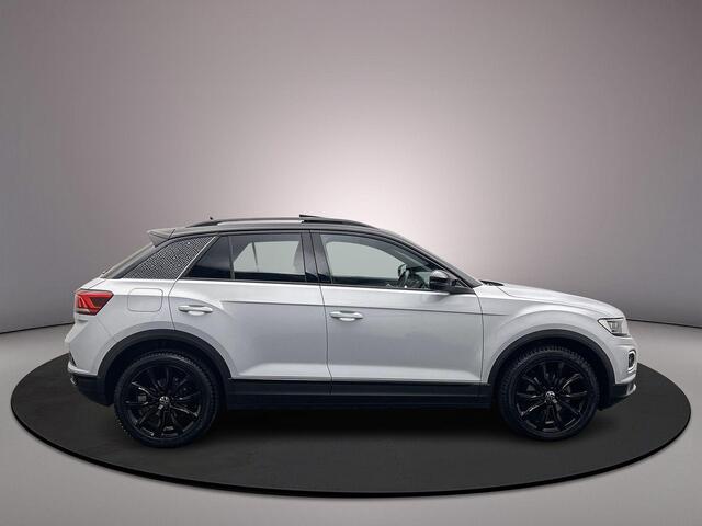 Volkswagen T-Roc Sport Business R 1.5 TSI 150pk DSG Automaat Trekhaak, Panoramadak, Adaptive cruise control, Elektrische achterklep, Achteruitrijcamera, Navigatie