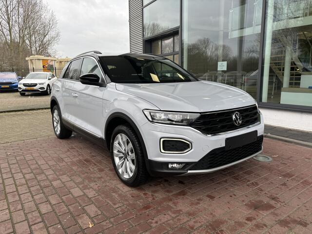 Volkswagen T-Roc 1.5 TSI 150pk DSG Sport / Panoramadak / Virtual Cockpit / Black Design Int. / Zwart Dak / Navi / Camera / Stoelverwarming