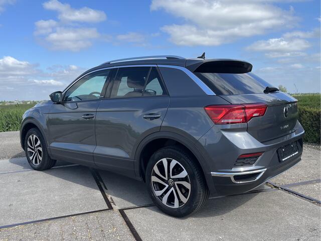 Volkswagen T-Roc 1.5 TSI Active DAB | Carplay/Android auto | Stoelverwarming | Achteruitrijcamera