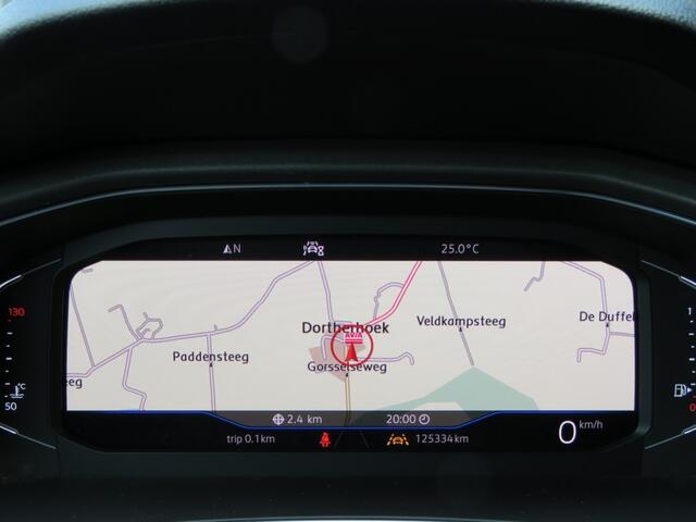 Volkswagen T-Roc 1.5 TSI 150pk STYLE BNS / Camera / Trekhaak / Virtual / BOVAG garantie