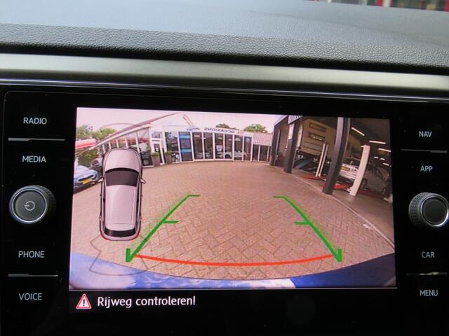 Volkswagen T-Roc 1.5 TSI 150pk STYLE BNS / Camera / Trekhaak / Virtual / BOVAG garantie