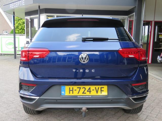 Volkswagen T-Roc 1.5 TSI 150pk STYLE BNS / Camera / Trekhaak / Virtual / BOVAG garantie