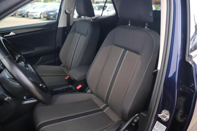 Volkswagen T-Roc 1.5 TSI Style 150PK DSG Automaat 18 inch Bicolor Velgen Stoelverwarming Clima Adaptive Cruise Parkeersensor