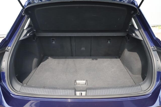 Volkswagen T-Roc 1.5 TSI Style 150PK DSG Automaat 18 inch Bicolor Velgen Stoelverwarming Clima Adaptive Cruise Parkeersensor