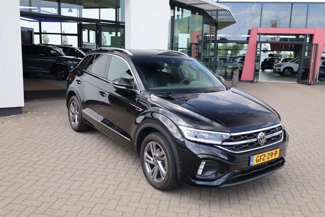 Volkswagen T-Roc 1.5 TSI R-Line Achteruitrijcamera trekhaak afneembaar privacy glas alarm ergo stoelen met leder alcantara stoel en stuurwiel verwarming ACC park assist navigatie 17" LMV valencia spiegel pakket