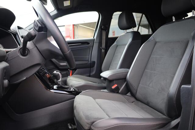 Volkswagen T-Roc 1.5 TSI R-Line Achteruitrijcamera trekhaak afneembaar privacy glas alarm ergo stoelen met leder alcantara stoel en stuurwiel verwarming ACC park assist navigatie 17" LMV valencia spiegel pakket