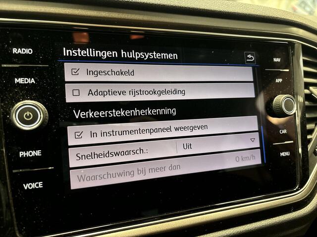 Volkswagen T-Roc 1.0 TSI 115pk Style · Apple/Android Car Play · Camera · Navi · P-Sensoren · DAB · 17'' Inch ·
