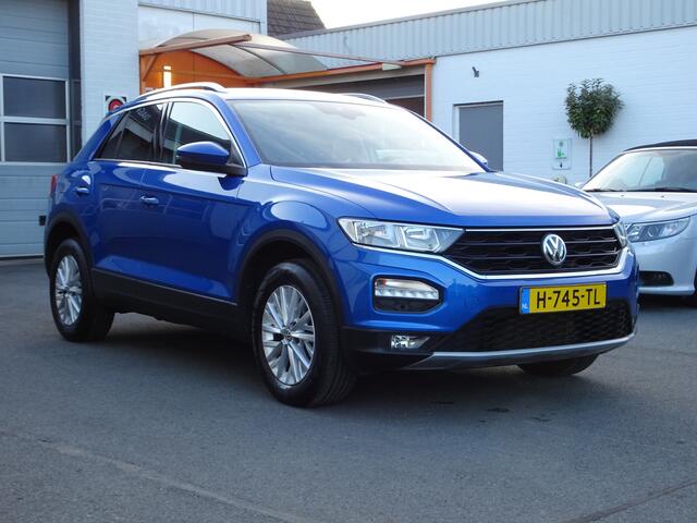 Volkswagen T-Roc 1.0 TSI Style Automatische airco, cruise controle, parkeersensoren voor en achter, navigatie, carplay, licht metalen velgen, afneembare trekhaak, enz.