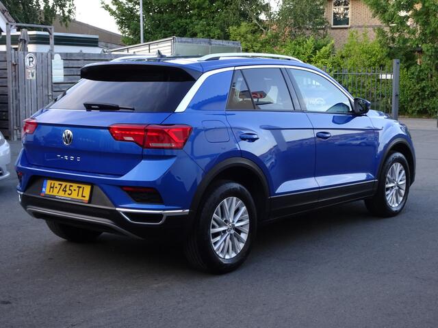 Volkswagen T-Roc 1.0 TSI Style Automatische airco, cruise controle, parkeersensoren voor en achter, navigatie, carplay, licht metalen velgen, afneembare trekhaak, enz.