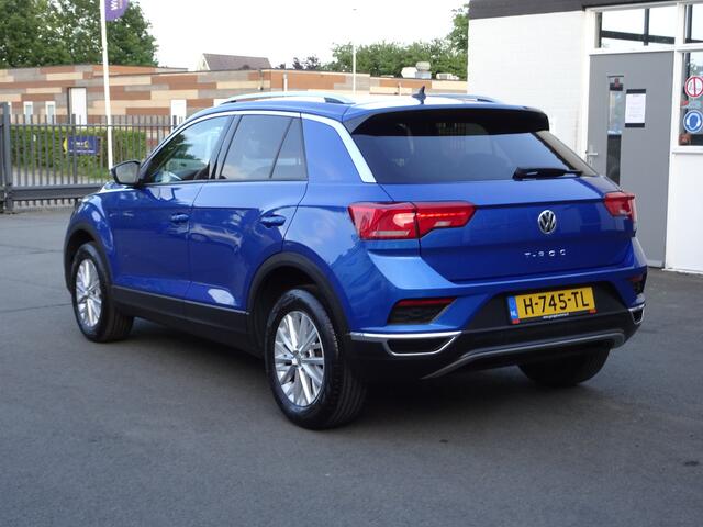 Volkswagen T-Roc 1.0 TSI Style Automatische airco, cruise controle, parkeersensoren voor en achter, navigatie, carplay, licht metalen velgen, afneembare trekhaak, enz.