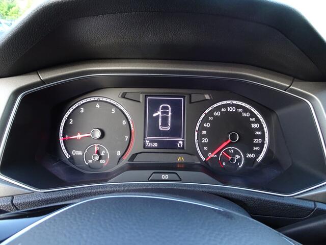 Volkswagen T-Roc 1.0 TSI Style Automatische airco, cruise controle, parkeersensoren voor en achter, navigatie, carplay, licht metalen velgen, afneembare trekhaak, enz.