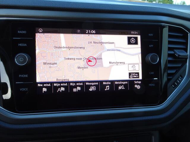 Volkswagen T-Roc 1.0 TSI Style Automatische airco, cruise controle, parkeersensoren voor en achter, navigatie, carplay, licht metalen velgen, afneembare trekhaak, enz.