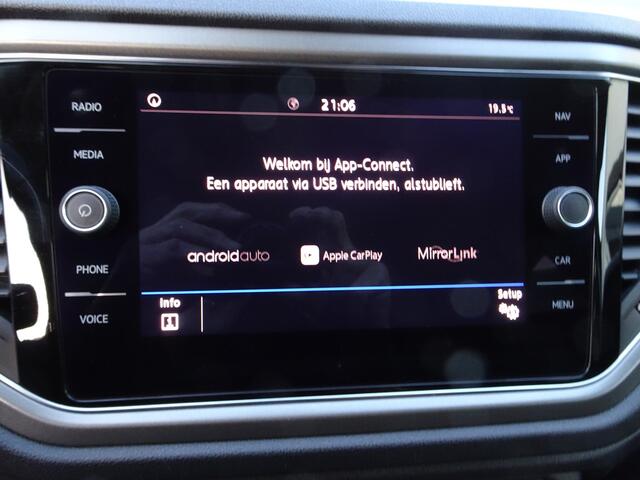 Volkswagen T-Roc 1.0 TSI Style Automatische airco, cruise controle, parkeersensoren voor en achter, navigatie, carplay, licht metalen velgen, afneembare trekhaak, enz.