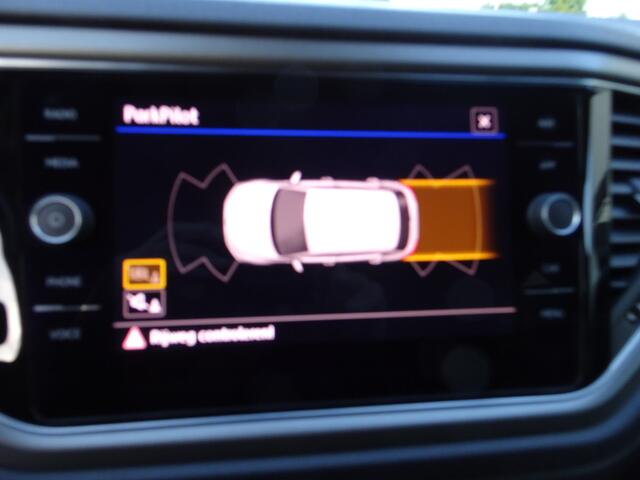 Volkswagen T-Roc 1.0 TSI Style Automatische airco, cruise controle, parkeersensoren voor en achter, navigatie, carplay, licht metalen velgen, afneembare trekhaak, enz.
