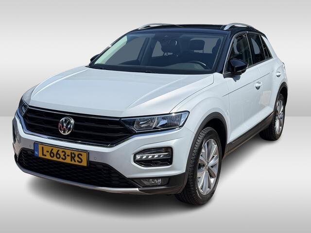 Volkswagen T-Roc 1.5 TSI Sport / Trekhaak / Virtual Cockpit / Navigatie / Parkeerhulp V+A / Spiegelpakket / 17'' / Apple CarPlay / ACC
