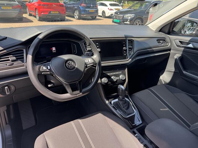 Volkswagen T-Roc 1.5 TSI Sport / Trekhaak / Virtual Cockpit / Navigatie / Parkeerhulp V+A / Spiegelpakket / 17'' / Apple CarPlay / ACC