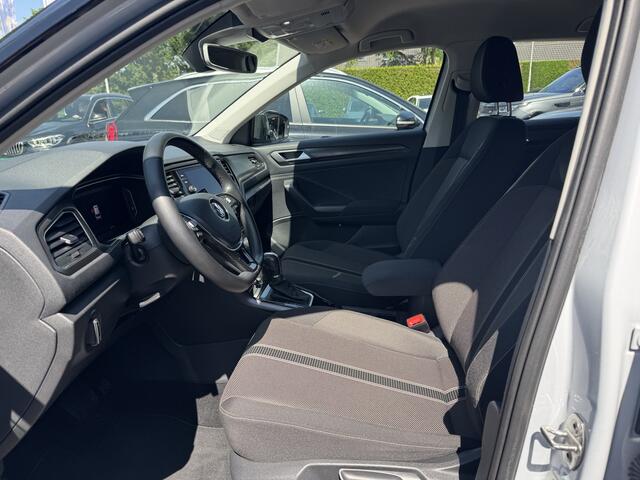 Volkswagen T-Roc 1.5 TSI Sport / Trekhaak / Virtual Cockpit / Navigatie / Parkeerhulp V+A / Spiegelpakket / 17'' / Apple CarPlay / ACC