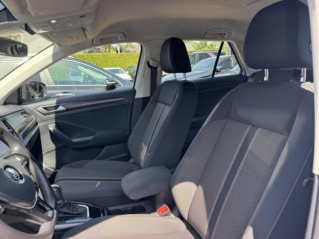 Volkswagen T-Roc 1.5 TSI Sport / Trekhaak / Virtual Cockpit / Navigatie / Parkeerhulp V+A / Spiegelpakket / 17'' / Apple CarPlay / ACC